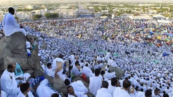 حكم صوم يوم عرفة للحاج وغيره من المسلمين 