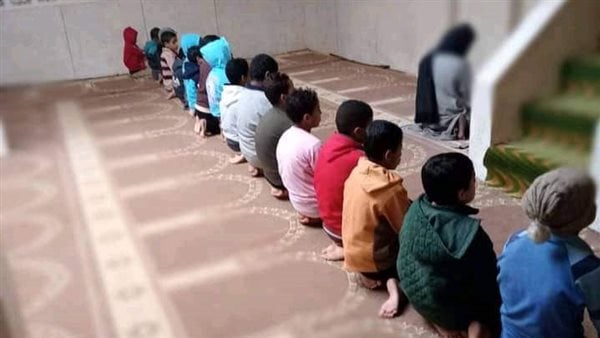 هل تجوز إمام المرأة للأطفال الذكور؟ 