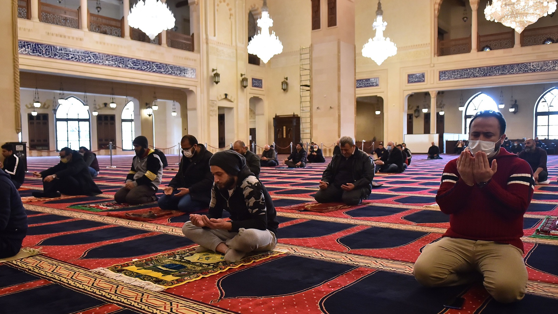 استئجار مكان للصلاة فيه هل يأخذ حكم المسجد؟ 